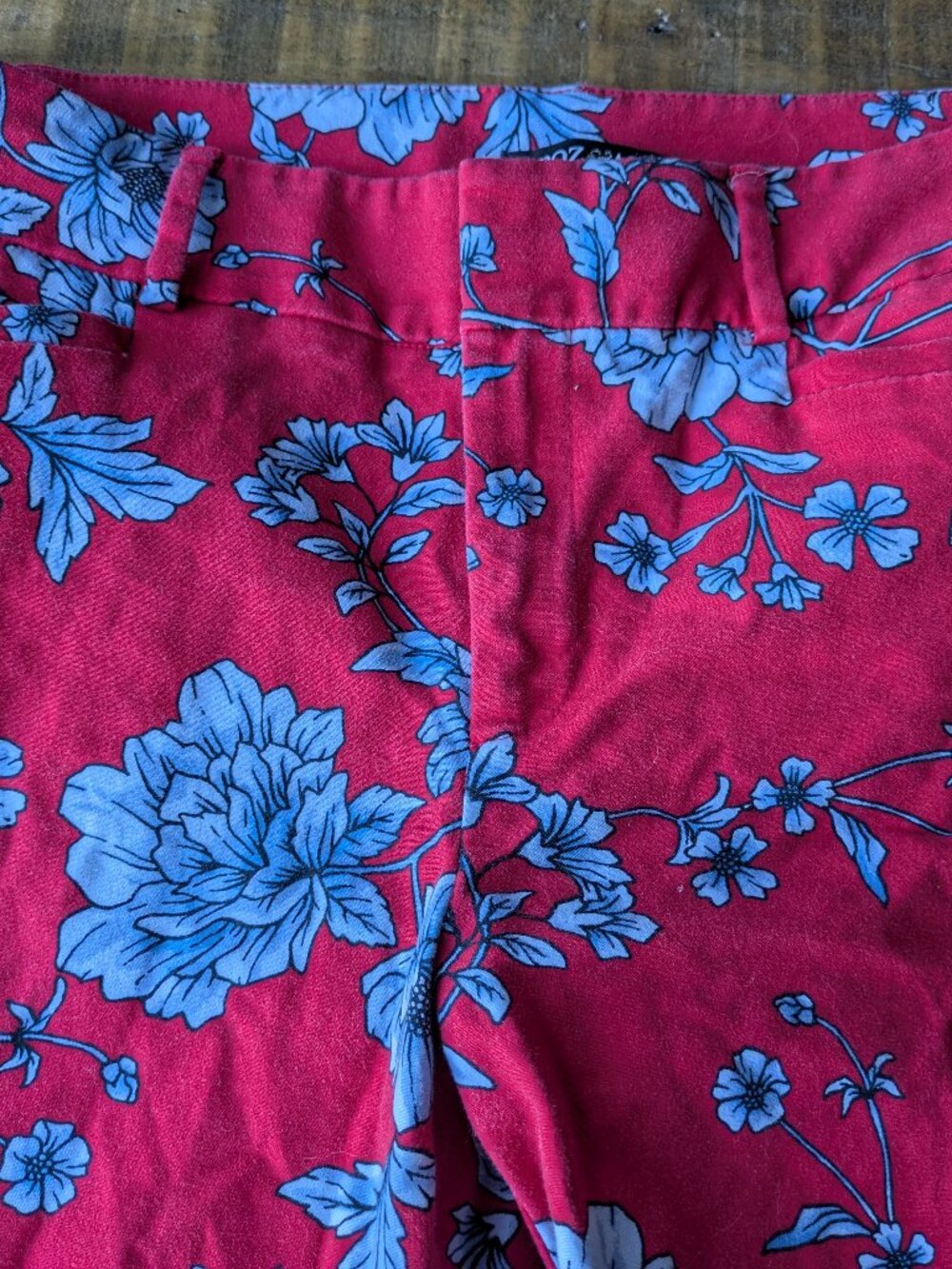 roz & ali womens size 8 red floral ankle stretch cotton pants flat front #591